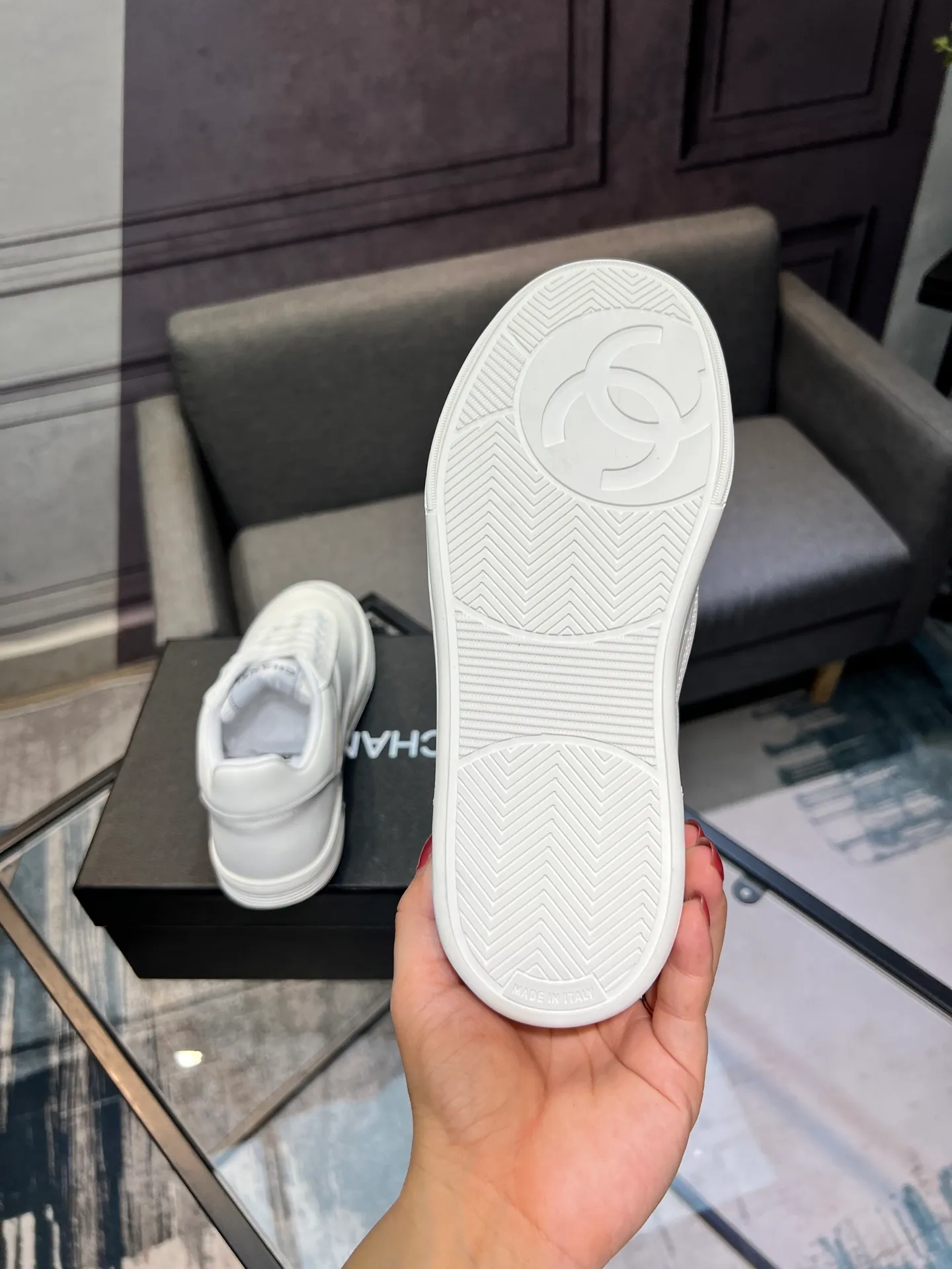 Men's men's shoes 💰620 Exclusive real shot (top version) CHANEL Chanel's new panda sneakers Panda shoes Chanel 2025ss color matching thick-soled casual sports shoes sneakers Counter synchronization The counter is very popular Very difficult to buy a shoe The most popular thick-soled panda shoes on the Internet It is obvious that Xiaoxiang control cannot miss it Simple and versatile white shoes that have both good looks and comfort Thick sole increases height, is super versatile and can be worn with eyes closed😍 Whoever wears it will look better. Upper: calfskin. Lining: imported sheepskin lining. Outsole: TPU original outsole. Size: 35-44 (41 for women, 40 for men, custom made).